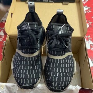 ADIDAS STAR-WARS MANDALORIAN LIMITED EDITION Unisex (MENS: 6 / WOMENS: 7)